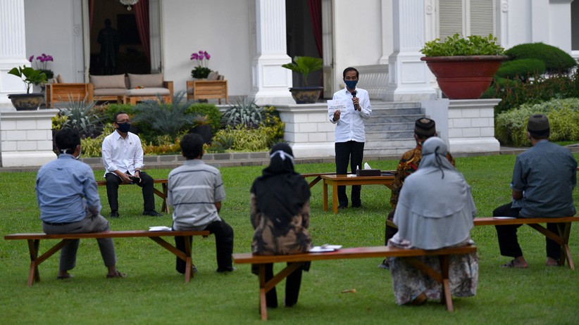 Presiden Jokowi Berikan Bantuan Rp2,4 Juta untuk Pengusaha Mikro dan Kecil - Bagian 2