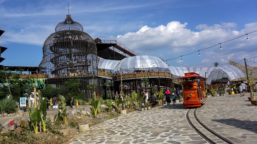 New Normal, Kawasan Wisata Dusun Semilir Semarang Dipadati Pengunjung - Bagian 2