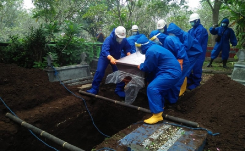 Terluka, Relawan Covid-19 di Mojokerto Nyaris Masuk Lubang Makam