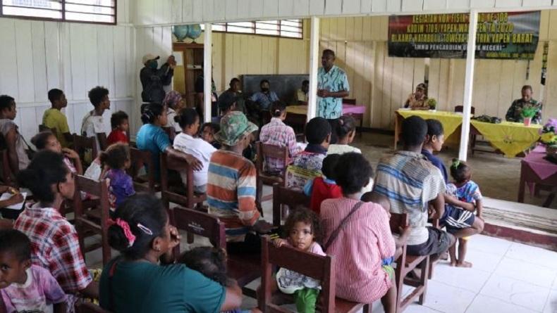 Anggota Kodim 1709 Gelar Penyuluhan Pelestarian Hutan ke Warga Kepulauan Yapen