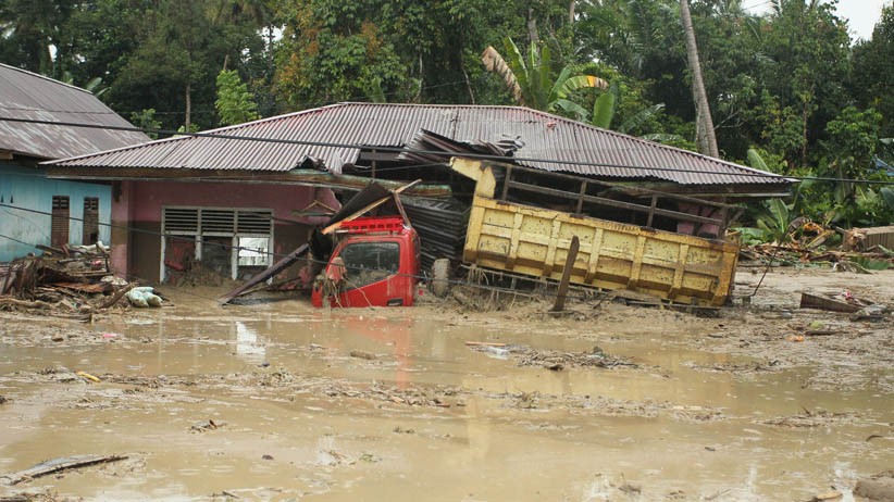 Banjir Bandang di Luwu Utara, Rumah dan Jalanan Terendam Lumpur - Bagian 3