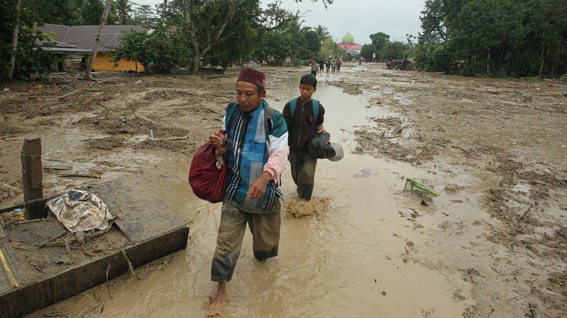 Banjir Bandang di Luwu Utara, Rumah dan Jalanan Terendam Lumpur - Bagian 2