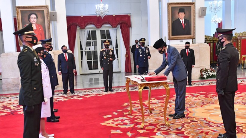 Momen 4 Perwira TNI-Polri Peraih Adhi Makayasa Dilantik Presiden Jokowi - Bagian 3