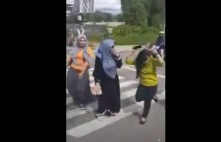 Video Viral 3 Perempuan Joget Santuy  di Lampu Merah Kota 