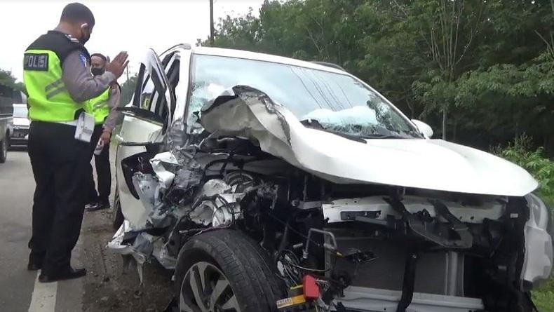 Kecelakaan Adu Banteng Minibus dan Pikap di Jalinsum Asahan, 3 Orang Terluka