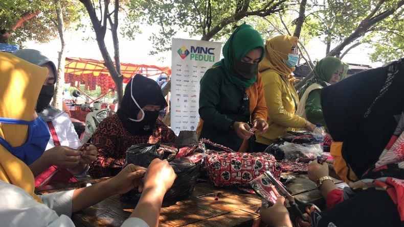 MNC Peduli Gelar Pelatihan Kerajinan Daur Ulang Plastik di Desa Binaan Pantai Bakti