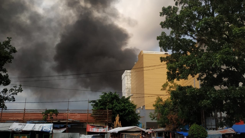 Pasar Raya Padang Kebakaran, Asap Hitam Pekat Membubung Tinggi