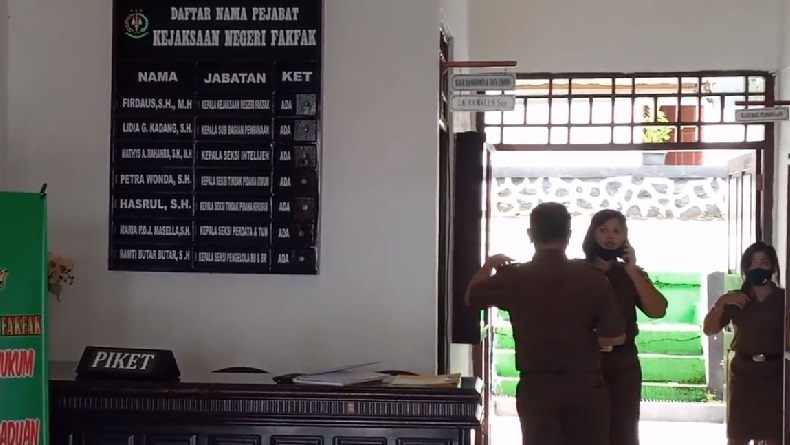 title Baru Datang dari Luar Daerah, Kajari Fakfak Enggan Dikarantina di Gedung BLK Baru Datang dari Luar Daerah, Kajari Fakfak Enggan Dikarantina di Gedung BLK