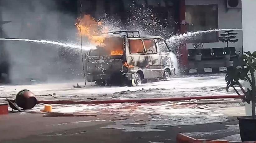 Tuang BBM Dekat Tungku, Mobil Avanza di Gunungkidul Ludes Terbakar