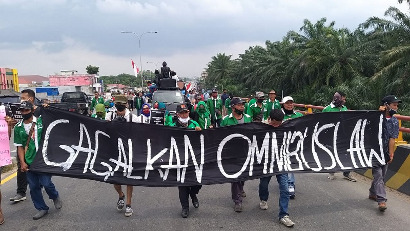 title Tolak RUU  Cipta Kerja , Ratusan Buruh Longmarch di Jalan Sisingamangaraja Medan Tolak RUU  Cipta Kerja , Ratusan Buruh Longmarch di Jalan Sisingamangaraja Medan