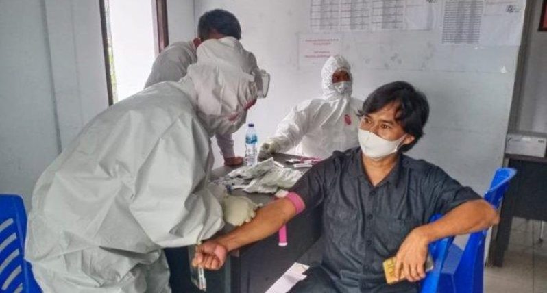 Pastikan Bebas Covid-19, Bawaslu Bolsel Rapid Test Massal Seluruh Panwascam