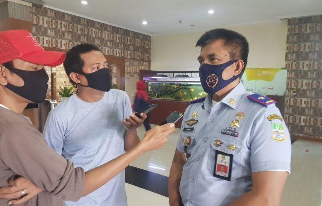 title Pemprov Jabar Siapkan 20 Bus Gratis untuk Angkut Penumpang di Stasiun Cikarang Pemprov Jabar Siapkan 20 Bus Gratis untuk Angkut Penumpang di Stasiun Cikarang