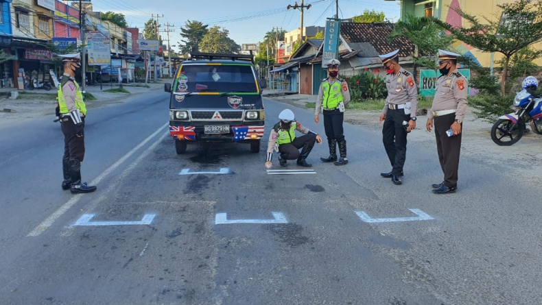 Satlantas Polres OKU Buat Marka Traffic Light Bentuknya 