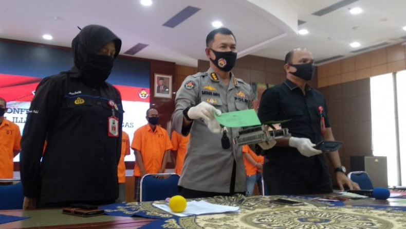 Timbun dan Edarkan Minyak Tanah Tanpa Izin, Pria di Sumbar Ditangkap Polisi