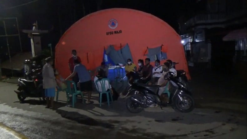 Tinggi Air 3 Meter Lebih, Banjir di Watalipue Wajo Rendam Rumah Warga hingga Atap