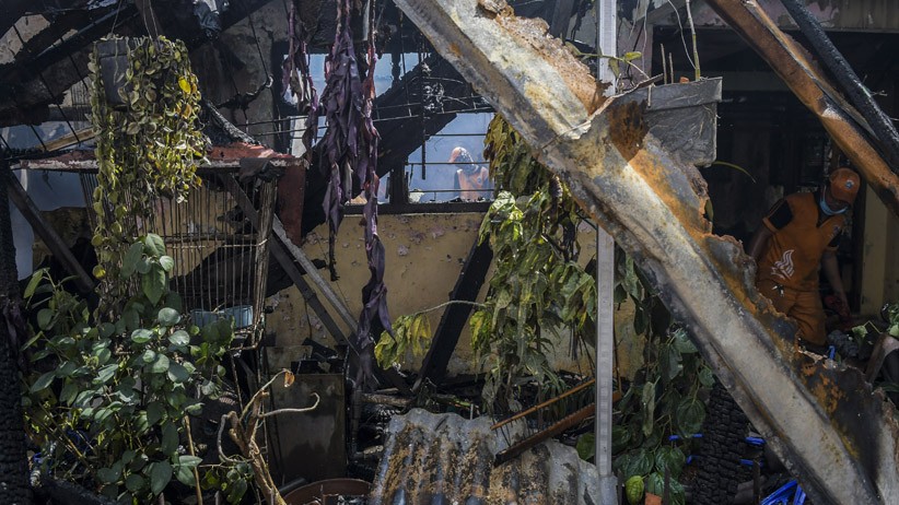 Kebakaran di Permukiman Padat Kramat Sawah Paseban, Puluhan Rumah Hangus - Bagian 4