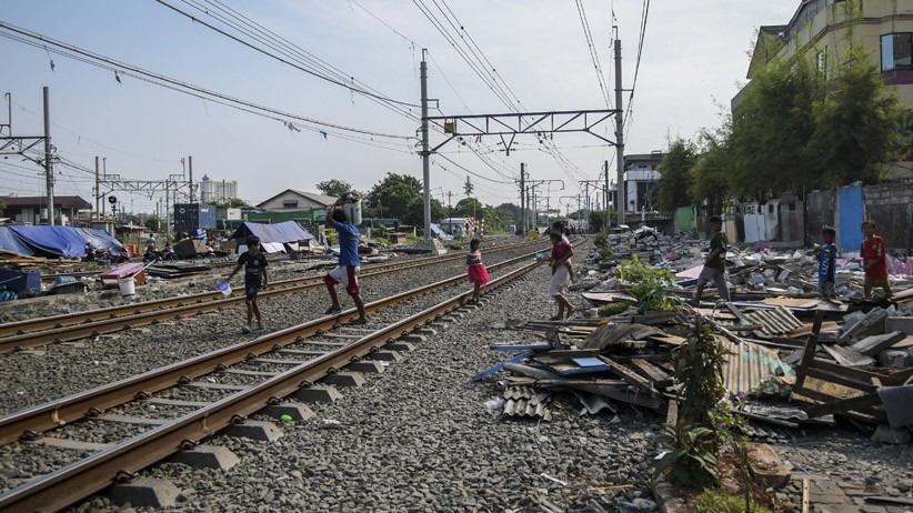 Kena Gusuran, Puluhan Warga Kampung Muka Ancol Bangun Tenda di Pinggir Rel - Bagian 1
