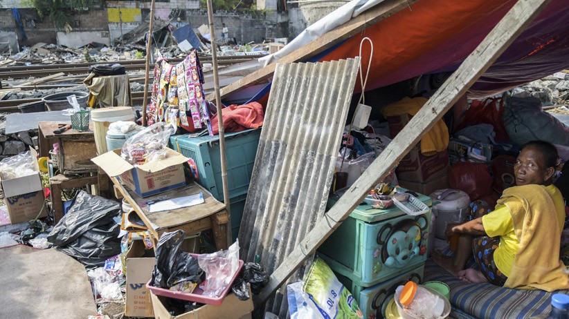 Kena Gusuran, Puluhan Warga Kampung Muka Ancol Bangun Tenda di Pinggir Rel - Bagian 2