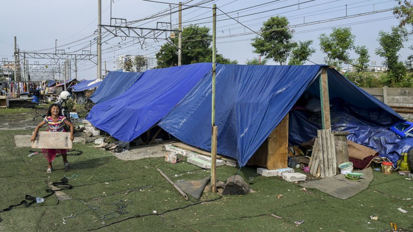 Kena Gusuran, Puluhan Warga Kampung Muka Ancol Bangun Tenda di Pinggir Rel - Bagian 3