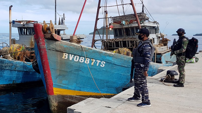 TNI AL Tangkap Kapal Asing di Laut Natuna, 10 Warga Vietnam Diamankan - Bagian 3