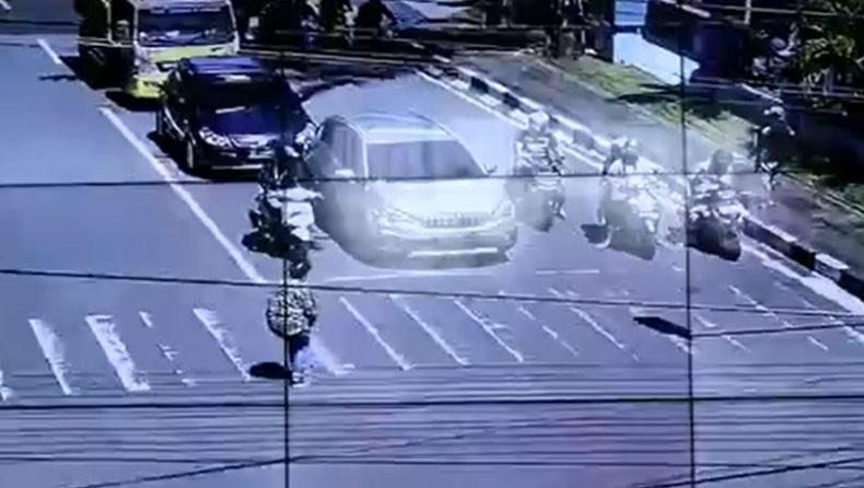 title Nekat Joget TikTok di Penyeberangan Jalan, Perempuan di Ternate Diamankan Polisi Nekat Joget TikTok di Penyeberangan Jalan, Perempuan di Ternate Diamankan Polisi
