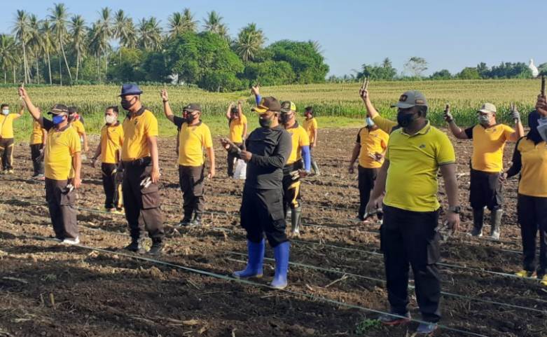 Dukung Ketahanan Pangan Nasional, Polresta Manado Marakkan Giat 'Bakobong'