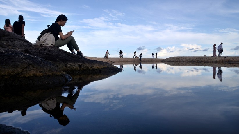 Menikmati Hamparan Laut Biru di Pantai Tanjung Tumpaan Minahasa - Bagian 1