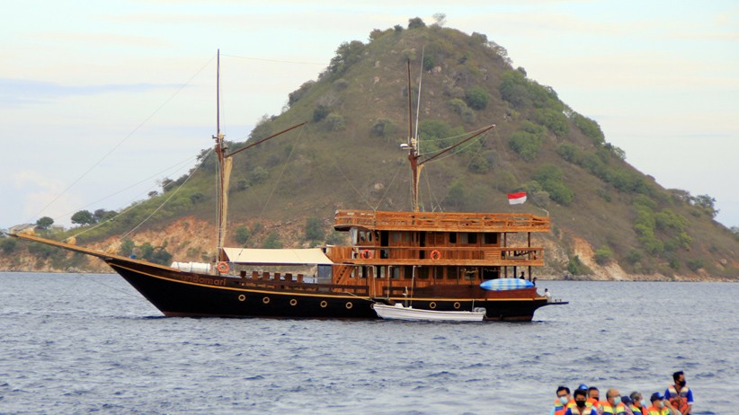 Kawasan Wisata Taman Nasional Komodo Kembali Dibuka - Bagian 2