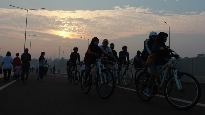 Jalan Tol Cinere-Serpong Diramaikan Warga Berolahraga Pagi - Bagian 2
