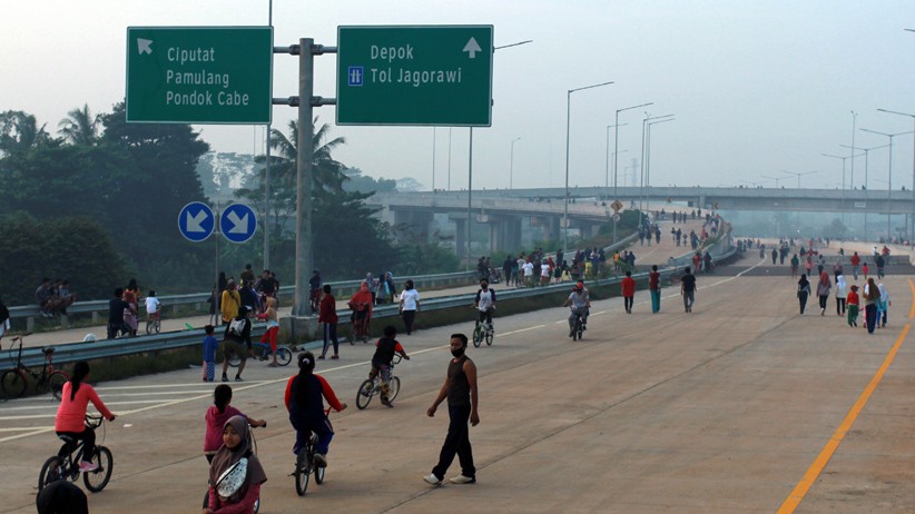 Jalan Tol Cinere-Serpong Diramaikan Warga Berolahraga Pagi - Bagian 1