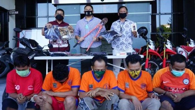 Komplotan Maling Showroom Mobil dan Penadah Dibekuk di Surabaya, 1 Buron