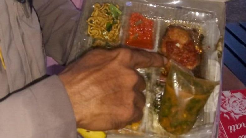 Waduh, Nasi Kotak Konsumsi Satgas Covid-19 di Raja Ampat Dipenuhi Belatung