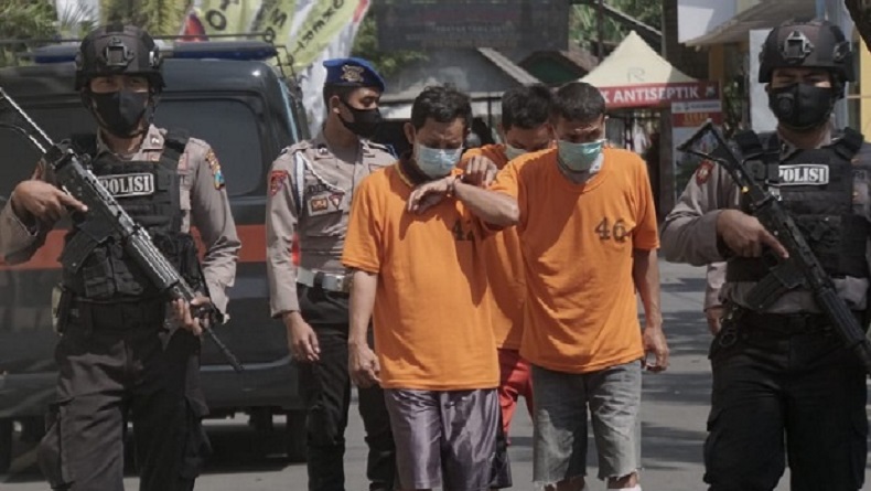title 2 Pelaku Begal Bermodus Pecah Kaca Mobil di Mojokerto Ditembak Polisi 2 Pelaku Begal Bermodus Pecah Kaca Mobil di Mojokerto Ditembak Polisi