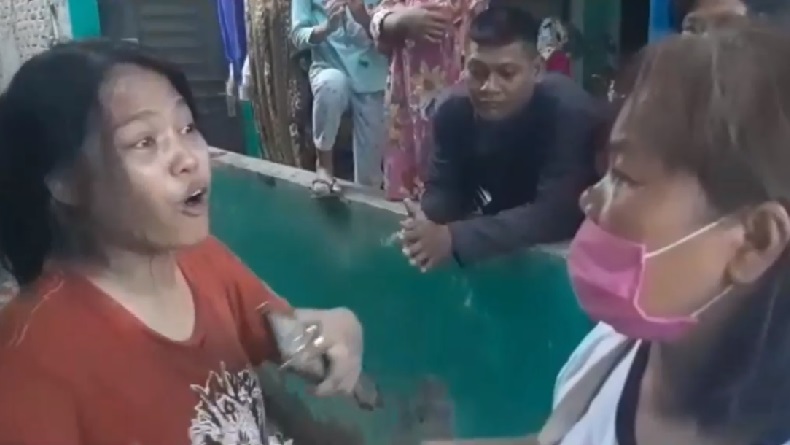 title Ibu Pemberani di Deliserdang Terobos Kebakaran Demi Selamatkan 3 Anak Ibu Pemberani di Deliserdang Terobos Kebakaran Demi Selamatkan 3 Anak