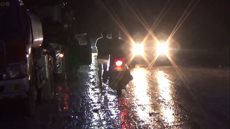 Debit Air Sungai Naik, Warga Luwu Utara Panik Selamatkan Diri