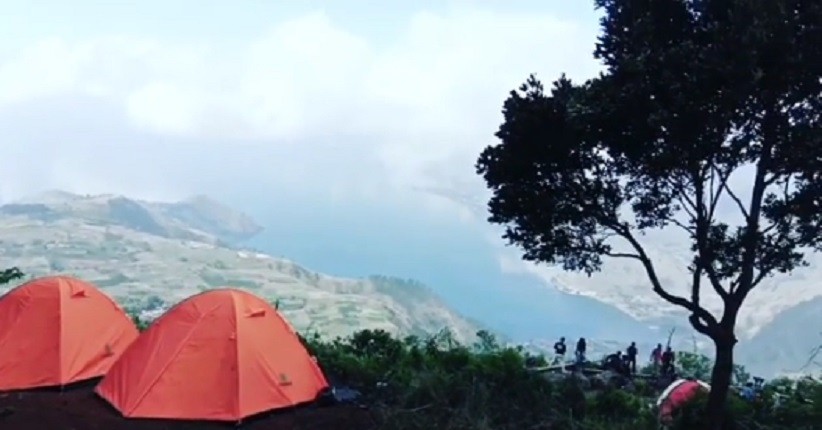 Terpikat Keindahan Bukit Gundul Sipiso Piso, Lihat Danau Toba Diselimuti Awan