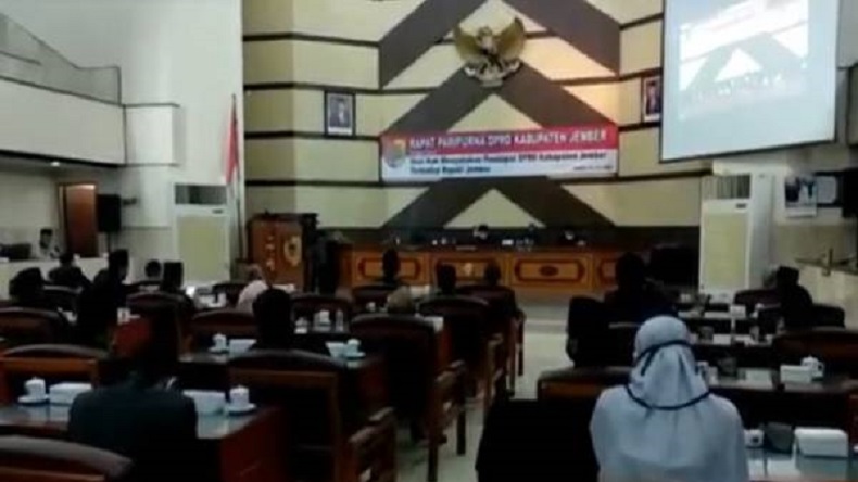 title 7 Fraksi Sepakat Makzulkan Bupati Jember Faida, DPRD Segera Kirim Pendapat ke MA 7 Fraksi Sepakat Makzulkan Bupati Jember Faida, DPRD Segera Kirim Pendapat ke MA