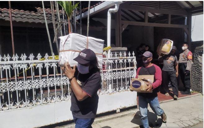 title Rumah yang Jadi Pabrik Produksi Pil Berbahaya di Bandung Beroperasi Sejak 2013 Rumah yang Jadi Pabrik Produksi Pil Berbahaya di Bandung Beroperasi Sejak 2013