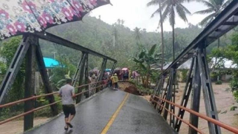 title 16 Desa di Bolsel Diterjang Banjir dan Longsor, 1 Jembatan Putus 16 Desa di Bolsel Diterjang Banjir dan Longsor, 1 Jembatan Putus