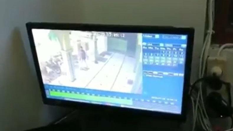 Maling Sepatu Beraksi di Masjid Jember, Pencurian Terekam Kamera CCTV