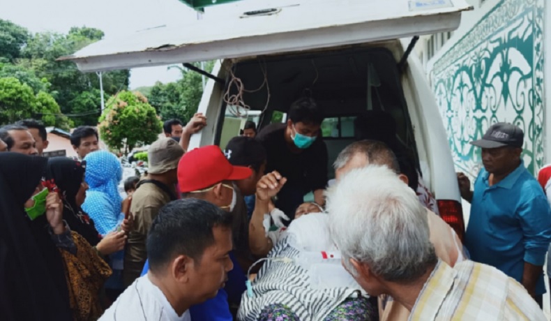 Pedagang Pasar Badau Bersimbah Darah Dianiaya Pria Diduga Gangguan Jiwa