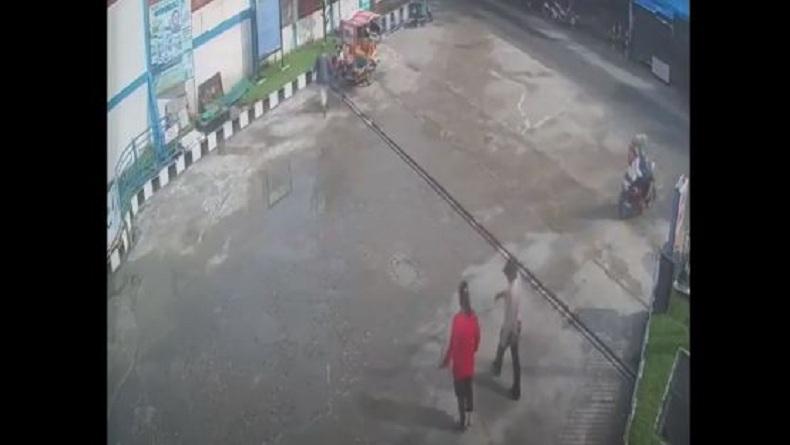 title Gadis 16 Tahun di Asahan Terekam CCTV Dibawa OTK Naik Betor, 2 Hari Tidak Pulang Gadis 16 Tahun di Asahan Terekam CCTV Dibawa OTK Naik Betor, 2 Hari Tidak Pulang