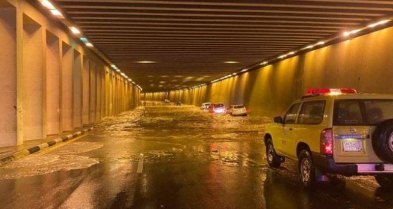 Sepekan Jelang Haji, Wilayah Arab Saudi Diguyur Hujan Sebabkan Banjir