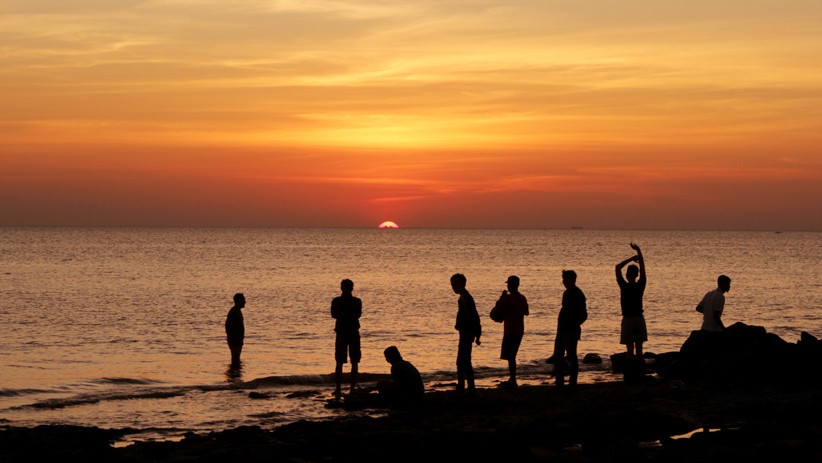 Menikmati Keindahan Matahari Tenggelam di Pantai Kuri Caddi Sulawesi Selatan - Bagian 2