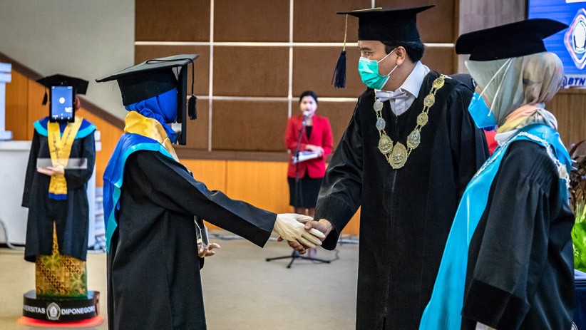 Unik, Robot Gantikan 2.561 Peserta Wisuda Universitas Diponegoro - Bagian 2