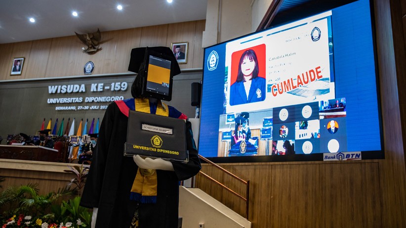Unik, Robot Gantikan 2.561 Peserta Wisuda Universitas Diponegoro - Bagian 4