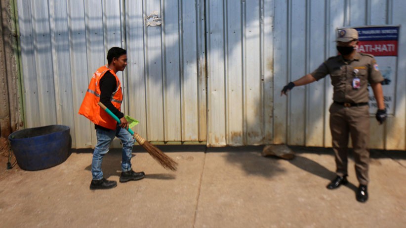 Satpol PP Gencar Razia Masker di Pasar Senen - Bagian 4