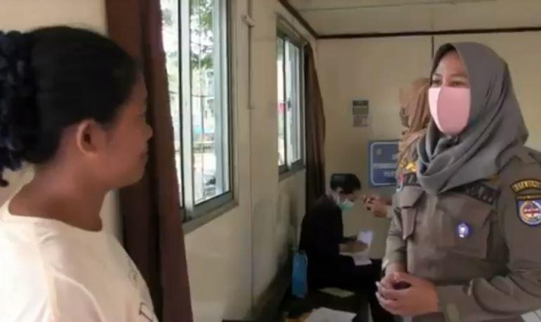 Tak Bisa Bayar Denda Razia Masker, Ibu di Depok Jadikan Anak sebagai Jaminan