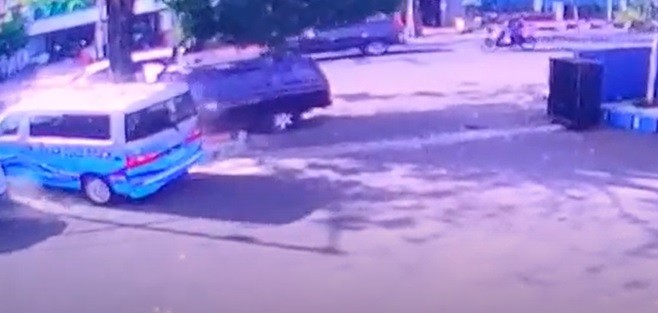 Video Viral Detik-Detik 2 Penjual Masker di Jember Tewas Ditabrak Panther