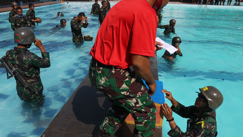 Lomba Renang Militer Prajurit Korps Marinir - Bagian 3
